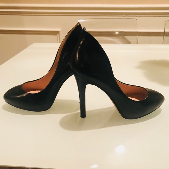 Classic Black BCBG Pumps - Picture 1 of 7